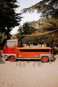 van à cocktail pour mariage avec barman réalisé par Cocktail Van & Co