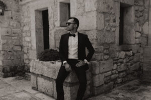 shooting marié pendant les préparatifs au domaine de Beauvoir à Beaucaire